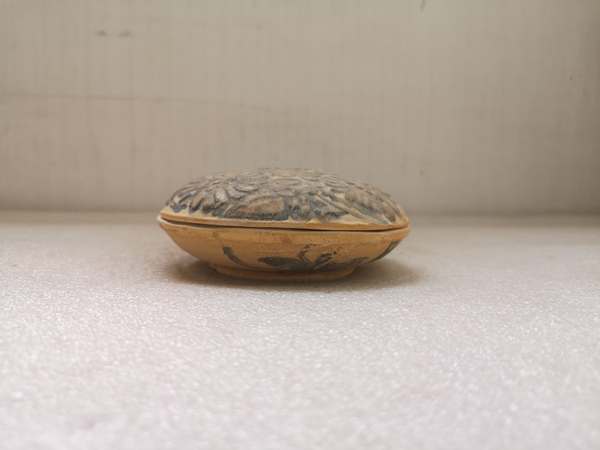 古玩陶瓷宋代青花花卉紋子母粉盒拍賣,當前價格23456元