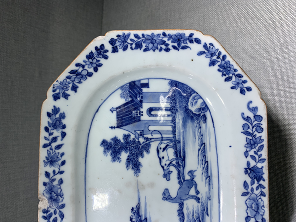 古玩陶瓷乾隆青花獵犬紋八方長盤一件拍賣,當前價格888元