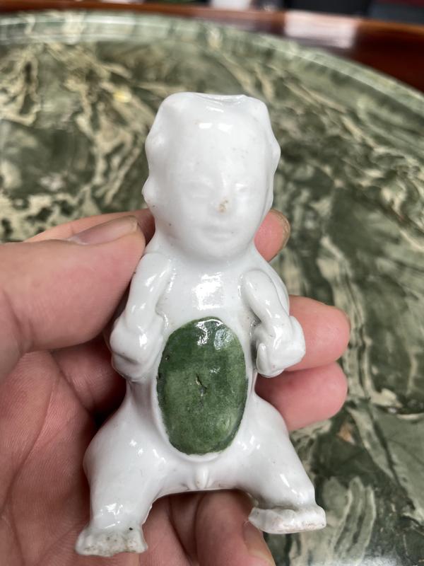 古玩陶瓷清代中晚期綠彩孩童擺件拍賣,當前價格888元