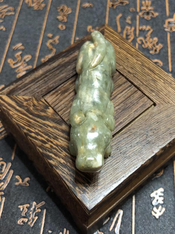 古玩玉器和田玉雕“臥犬”擺件拍賣,當前價格108元