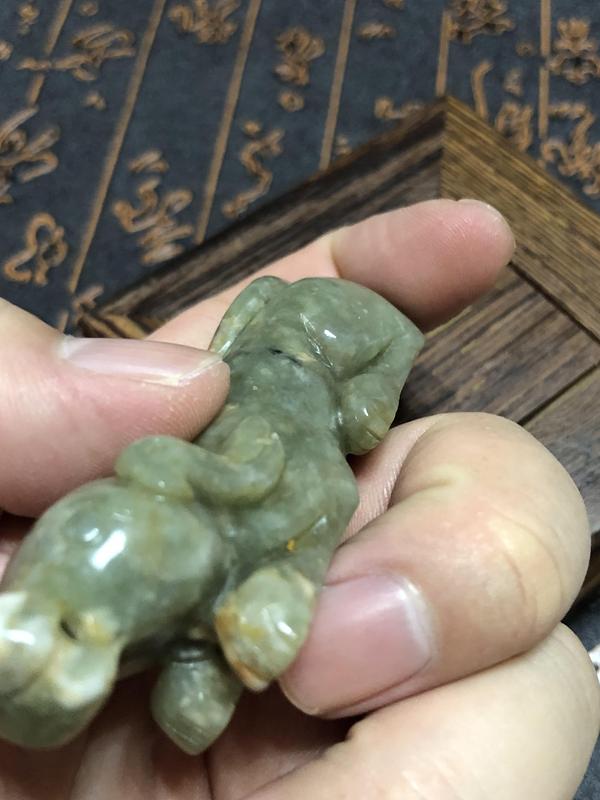 古玩玉器和田玉雕“臥犬”擺件拍賣,當前價格108元