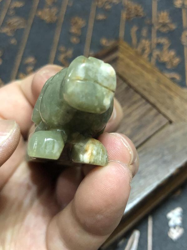 古玩玉器和田玉雕“臥犬”擺件拍賣,當前價格108元
