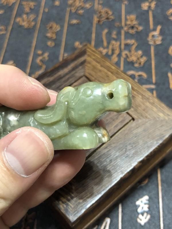 古玩玉器和田玉雕“臥犬”擺件拍賣,當前價格108元
