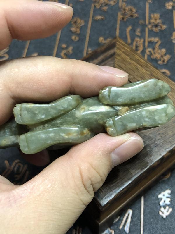 古玩玉器和田玉雕“臥犬”擺件拍賣,當前價格108元