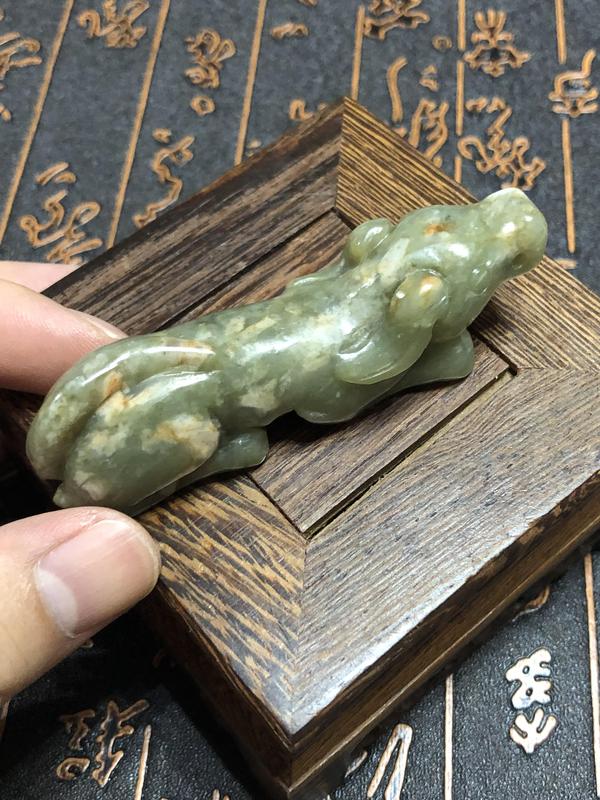 古玩玉器和田玉雕“臥犬”擺件拍賣,當前價格108元