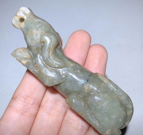 古玩玉器和田玉雕“臥犬”擺件拍賣,當前價格108元