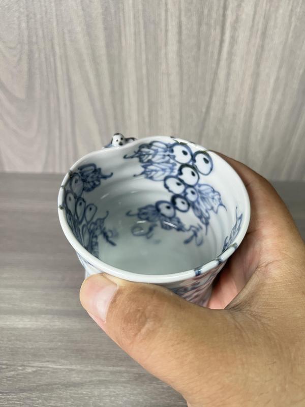 古玩陶瓷青花葡萄??紋主人杯拍賣，當(dāng)前價(jià)格380元