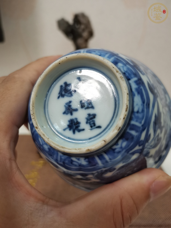 古玩陶瓷花間獅子紋青花碗真品鑒賞圖