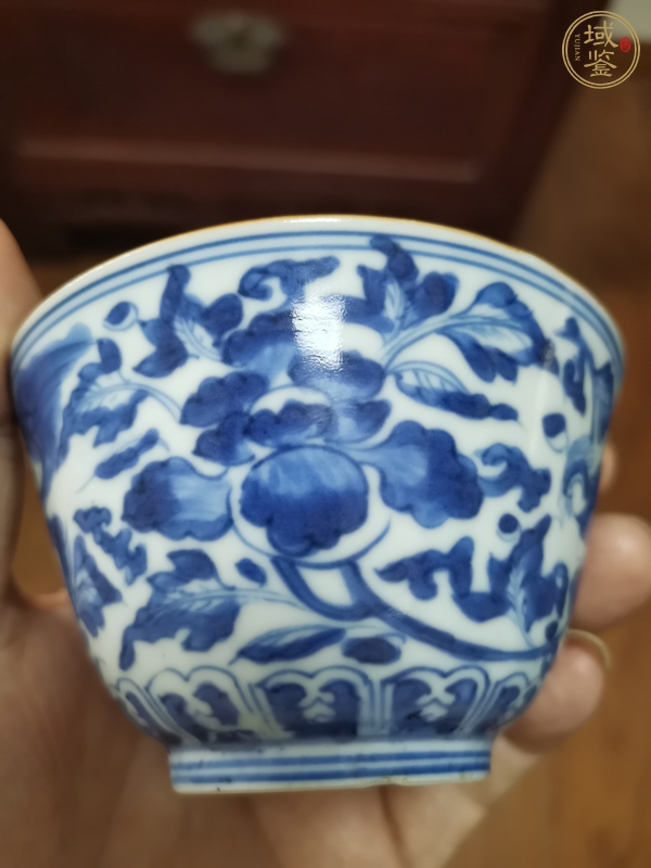 古玩陶瓷青花獅子穿花圖仰鐘杯真品鑒賞圖