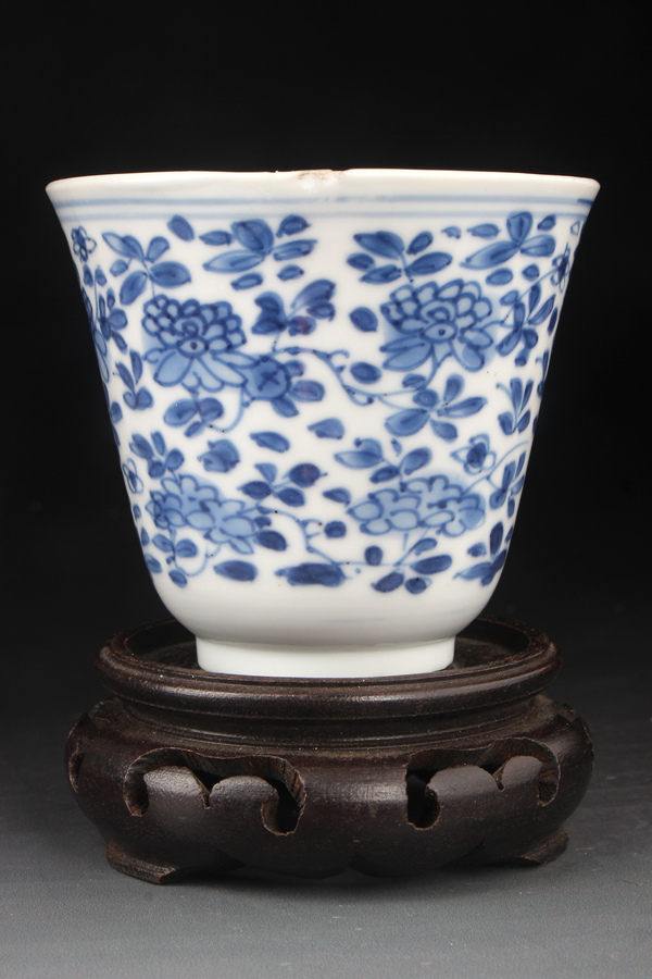 古玩陶瓷【8591】清康熙 青花花卉紋仰鐘杯拍賣,當前價格3650元