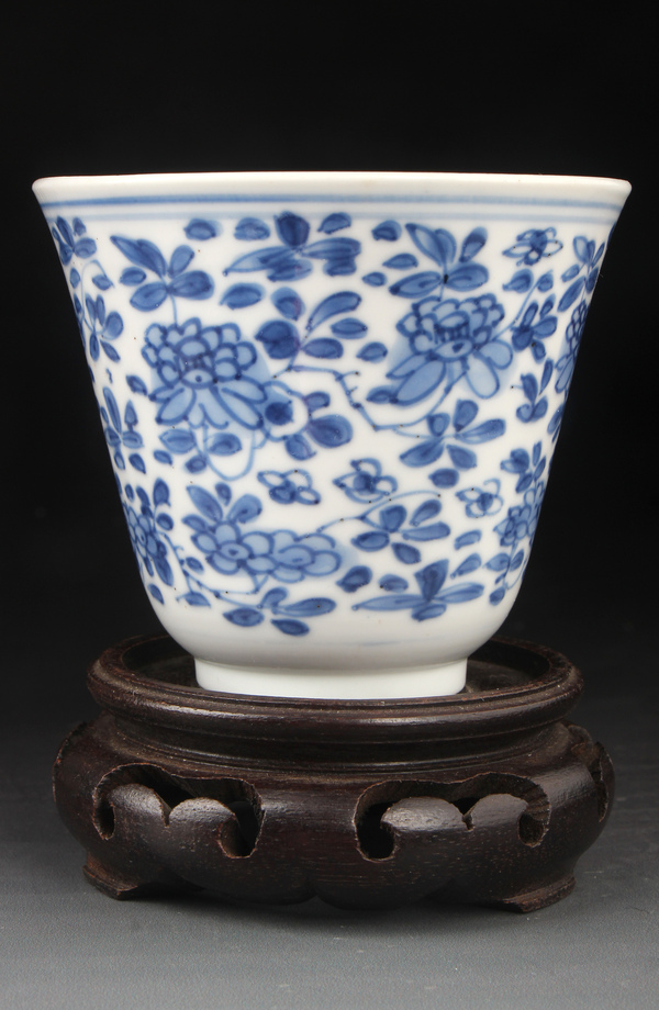 古玩陶瓷【8591】清康熙 青花花卉紋仰鐘杯拍賣,當前價格3650元