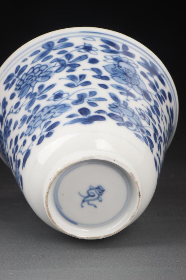 古玩陶瓷【8591】清康熙 青花花卉紋仰鐘杯拍賣,當前價格3650元