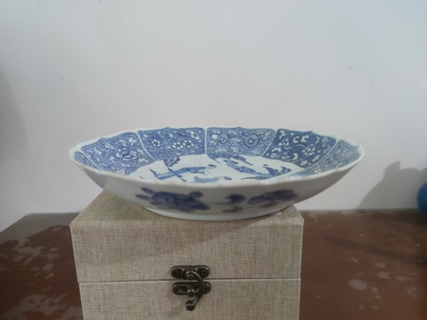 古玩陶瓷清乾隆青花人物盤拍賣,當(dāng)前價(jià)格8800元