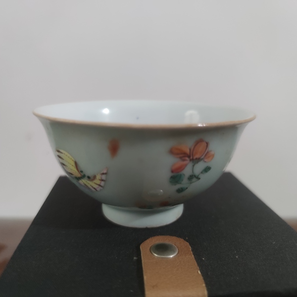 古玩陶瓷清乾隆青釉粉彩花蝶紋茶圓拍賣,當(dāng)前價(jià)格9800元