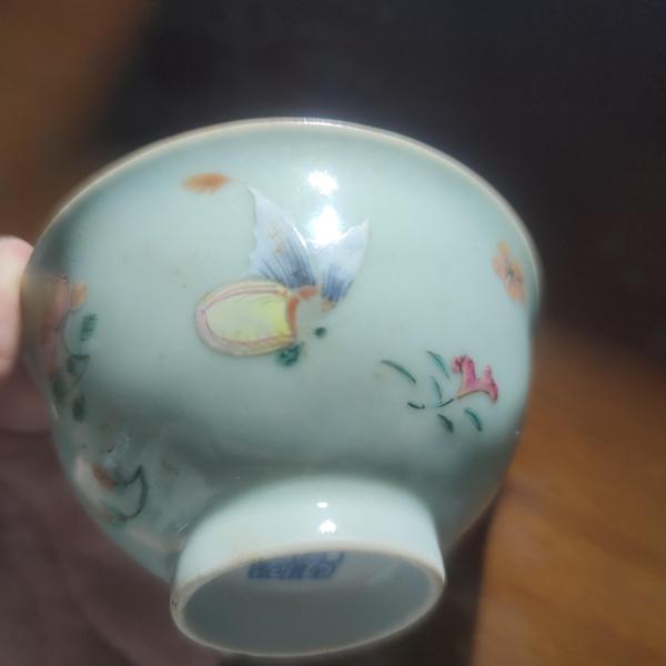 古玩陶瓷清乾隆青釉粉彩花蝶紋茶圓拍賣,當(dāng)前價(jià)格9800元