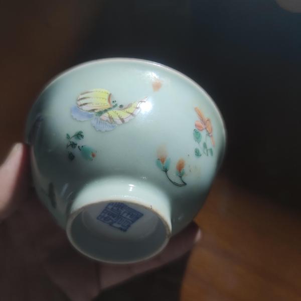 古玩陶瓷清乾隆青釉粉彩花蝶紋茶圓拍賣,當(dāng)前價(jià)格9800元