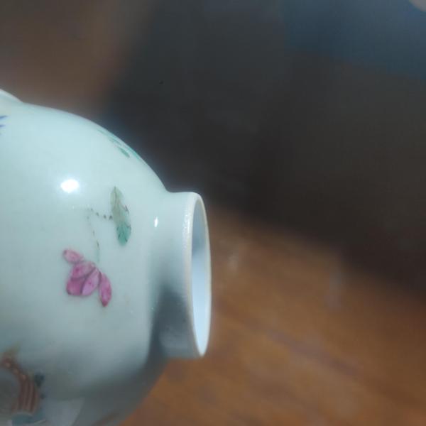 古玩陶瓷清乾隆青釉粉彩花蝶紋茶圓拍賣,當(dāng)前價(jià)格9800元