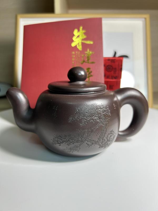 古玩陶瓷朱建平 大師 刻松樹詩(shī)文紫砂壺拍賣,當(dāng)前價(jià)格888元
