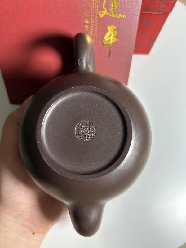 古玩陶瓷朱建平 大師 刻松樹詩(shī)文紫砂壺拍賣,當(dāng)前價(jià)格888元