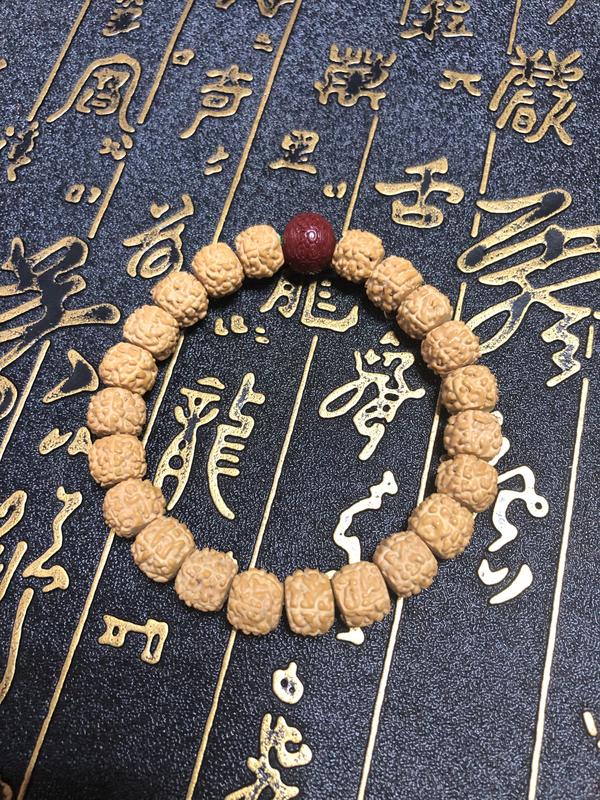 古玩玉器精品天然金剛菩提手串拍賣(mài)，當(dāng)前價(jià)格69元