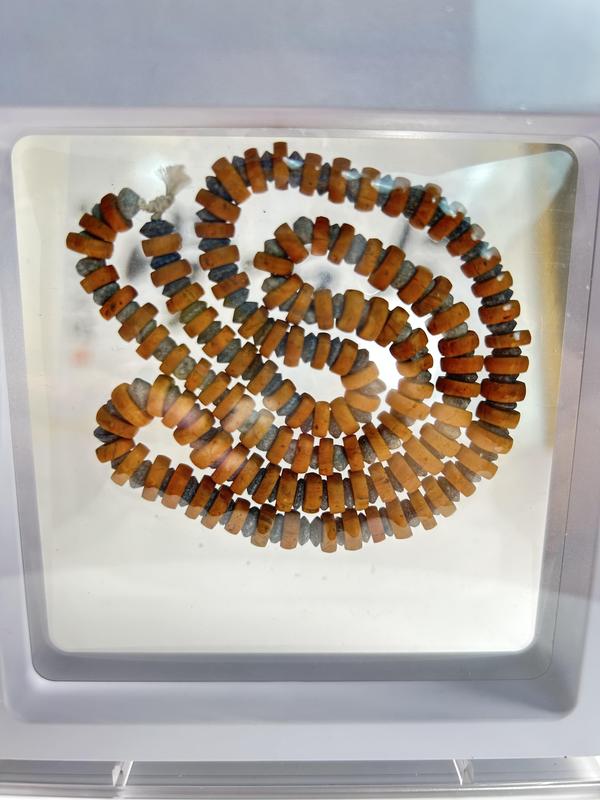 古玩雜項秦漢 琉璃、青金石片珠項鏈(博物館藏級)拍賣,當前價格980元