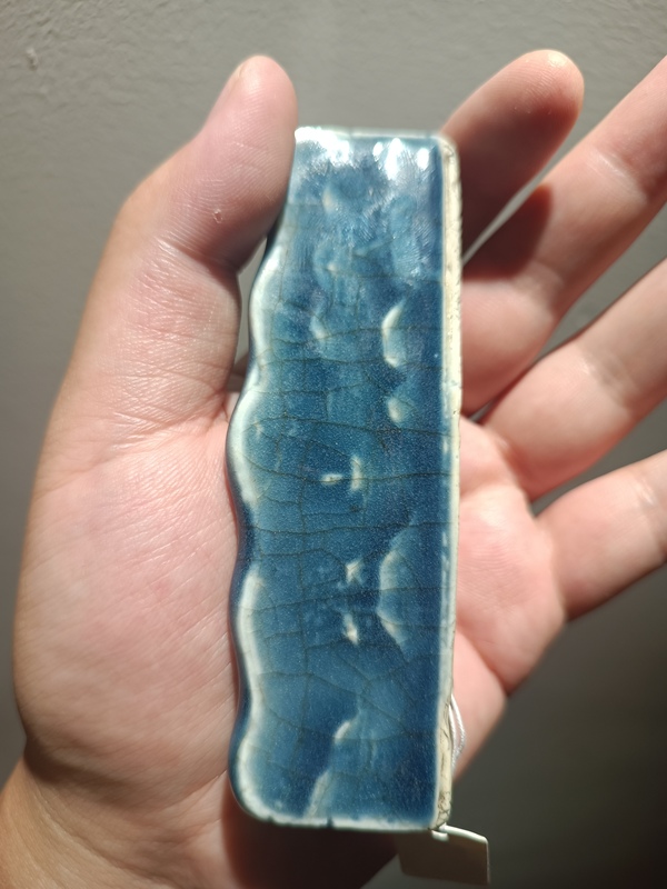 古玩陶瓷清中期霽藍釉印海水紋筆架山拍賣,當前價格4800元
