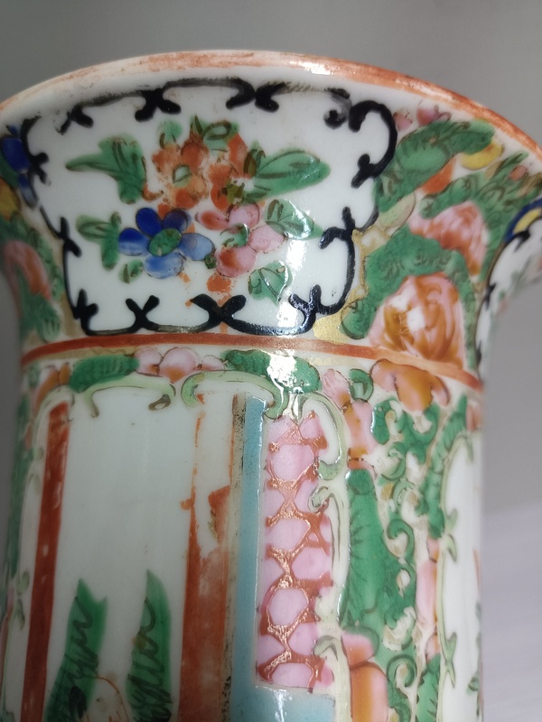 古玩陶瓷開窗花卉人物描金大花觚拍賣,當前價格2800元