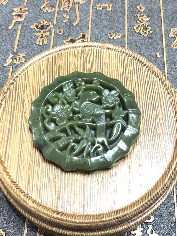 古玩轉(zhuǎn)賣精品和田玉雕“喜上梅梢”掛牌拍賣，當(dāng)前價格3000元