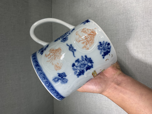 古玩陶瓷乾隆暗春宮青花大把杯拍賣，當(dāng)前價(jià)格6800元