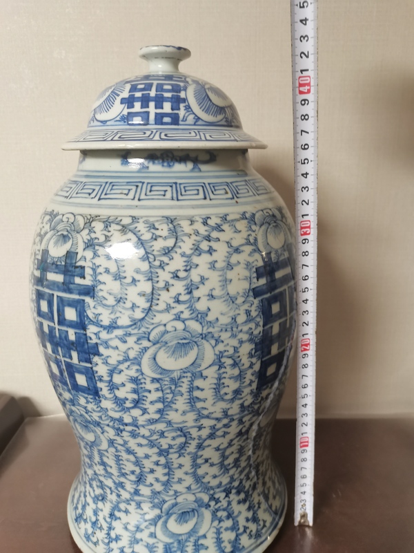 古玩陶瓷清中期青花纏枝囍字將軍罐拍賣,當(dāng)前價格7000元