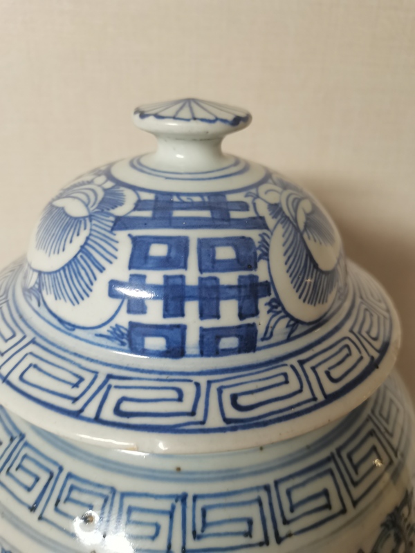 古玩陶瓷清中期青花纏枝囍字將軍罐拍賣,當(dāng)前價格7000元