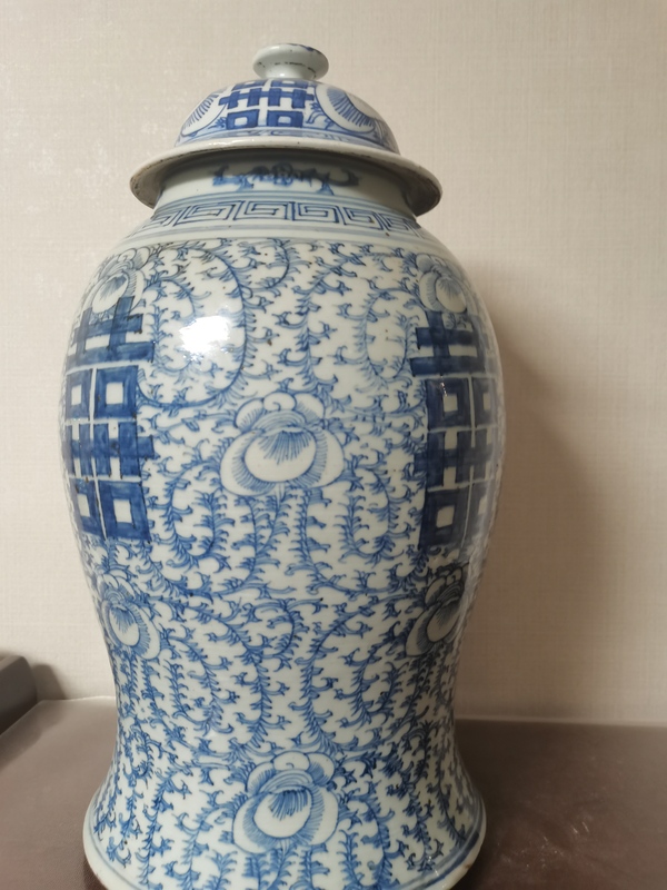 古玩陶瓷清中期青花纏枝囍字將軍罐拍賣,當(dāng)前價格7000元
