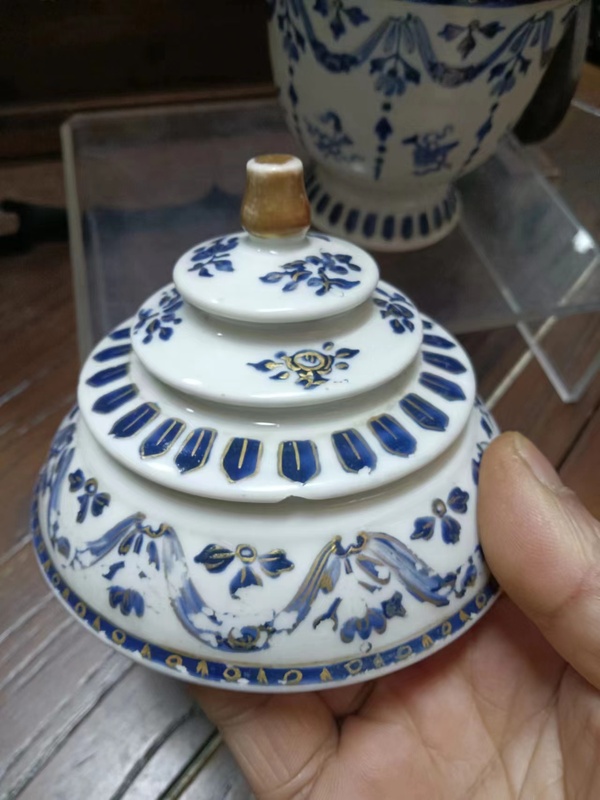 古玩陶瓷乾隆藍料彩描金八寶紋蓋杯拍賣,當前價格5500元