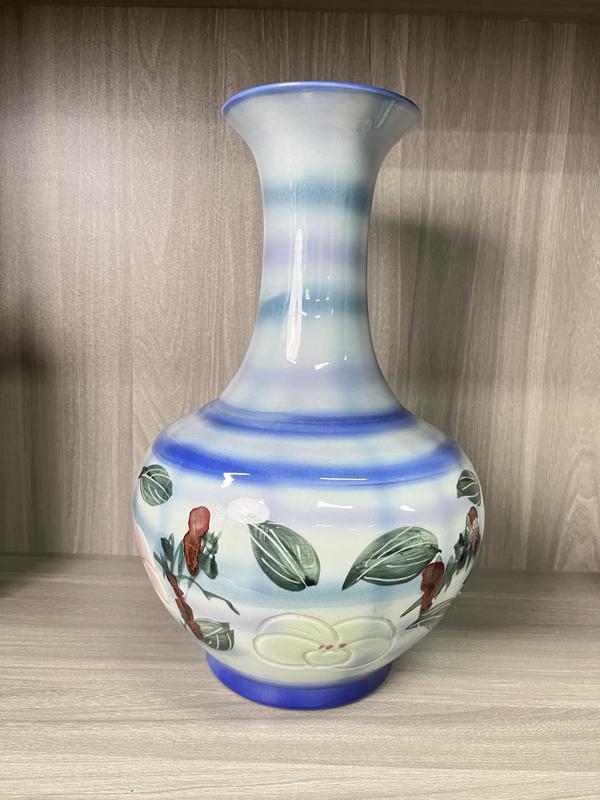 古玩陶瓷青花加彩刻繪花卉紋賞瓶拍賣,當(dāng)前價(jià)格600元