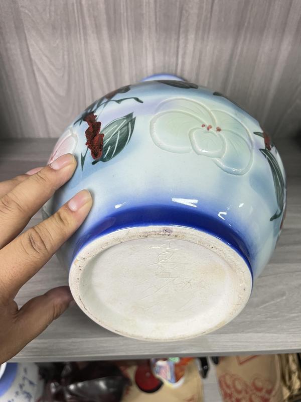 古玩陶瓷青花加彩刻繪花卉紋賞瓶拍賣,當(dāng)前價(jià)格600元