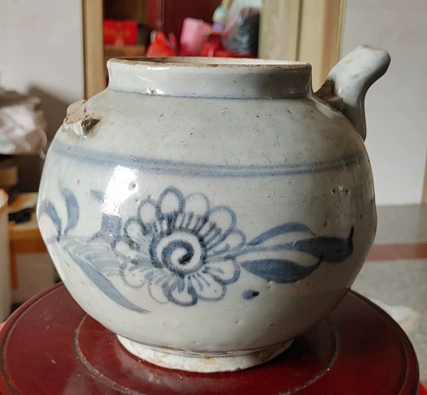 古玩陶瓷大號明代菊紋青花壺拍賣,當(dāng)前價(jià)格120元