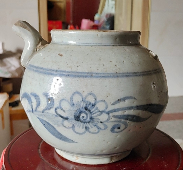古玩陶瓷大號明代菊紋青花壺拍賣,當(dāng)前價(jià)格120元