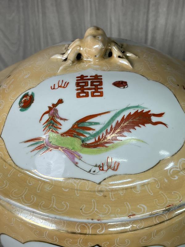 古玩陶瓷黃地粉彩龍鳳紋粥罐拍賣,當(dāng)前價(jià)格380元