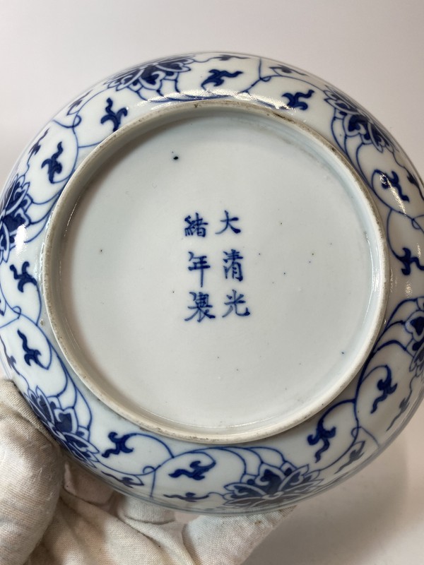 古玩陶瓷【觀古堂范海洋光緒官窯2只】青花纏枝蓮盤拍賣，當(dāng)前價(jià)格99800元