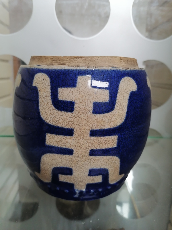古玩陶瓷清代留白哥釉祭藍(lán)鼓釘壽字罐拍賣,當(dāng)前價(jià)格8000元