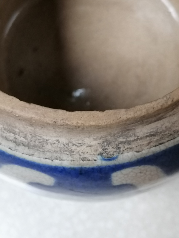 古玩陶瓷清代留白哥釉祭藍(lán)鼓釘壽字罐拍賣,當(dāng)前價(jià)格8000元