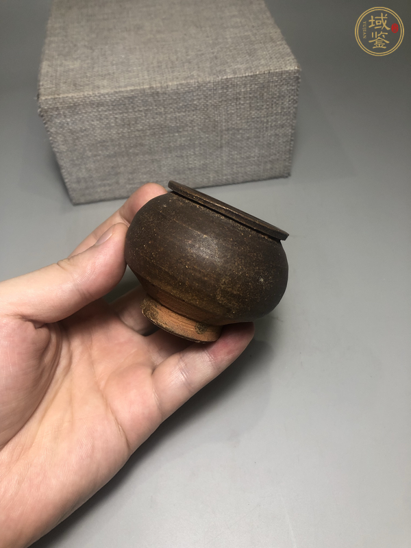 古玩陶瓷褐釉茶入真品鑒賞圖