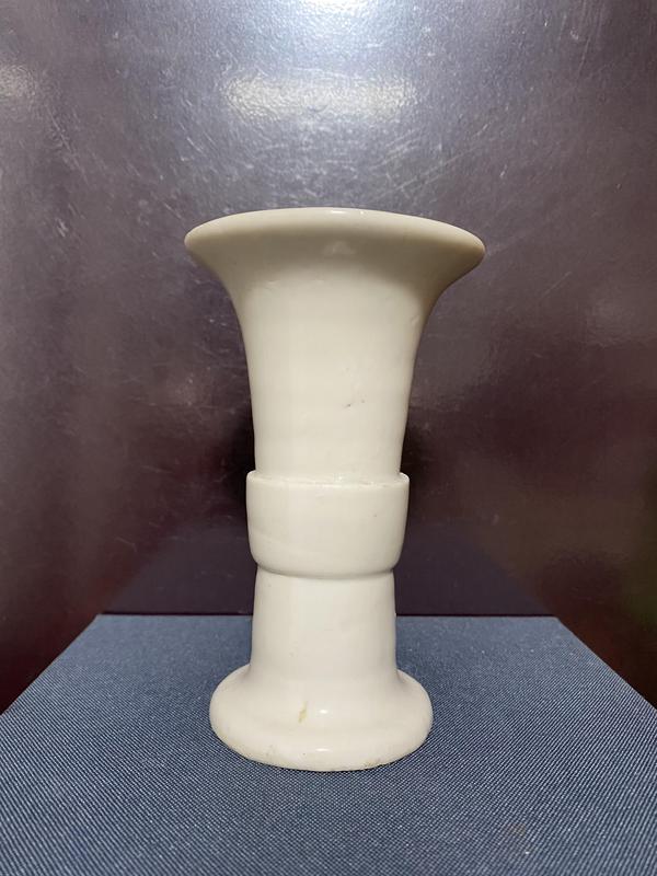 古玩陶瓷清德化窯白釉花觚拍賣,當前價格1150元