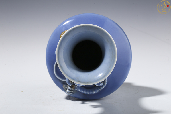 古玩陶瓷天藍釉堆龍紋瓶拍賣,當前價格3500元
