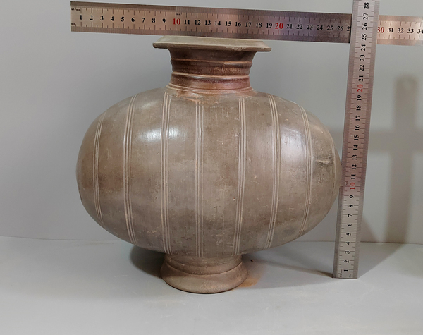 古玩陶瓷漢代?弦紋繭型壺拍賣,當前價格9999元