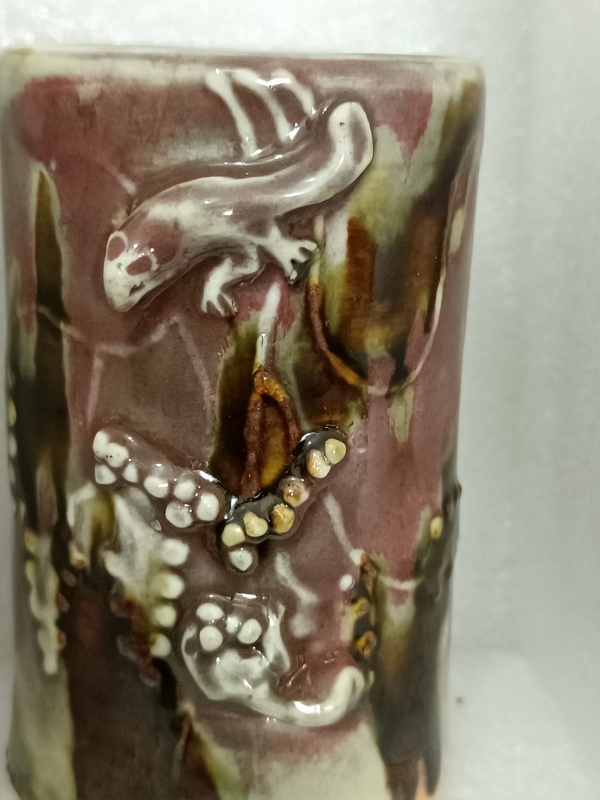 古玩陶瓷清中三陽開泰品種松鼠葡萄紋筆筒拍賣,當前價格4600元