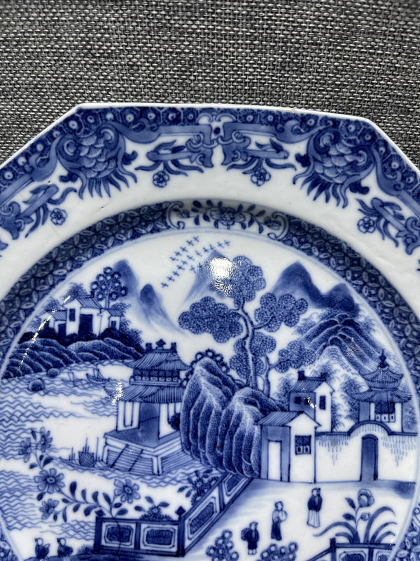 古玩陶瓷乾隆青花山水亭臺樓閣人物紋八方盤拍賣,當前價格1688元