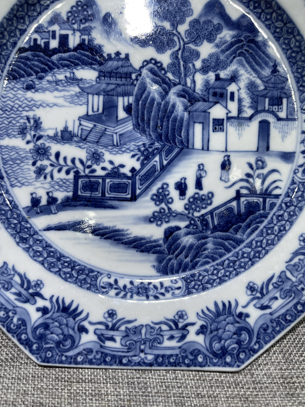 古玩陶瓷乾隆青花山水亭臺樓閣人物紋八方盤拍賣,當前價格1688元