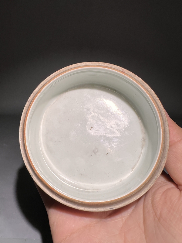 古玩陶瓷(收藏級)青花鳳穿花紋粉盒底拍賣,當前價格4888元