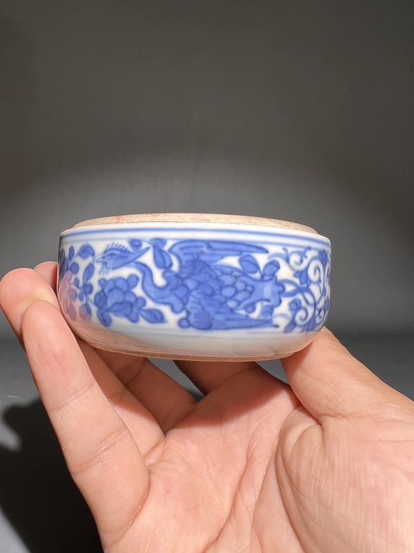 古玩陶瓷(收藏級)青花鳳穿花紋粉盒底拍賣,當前價格4888元